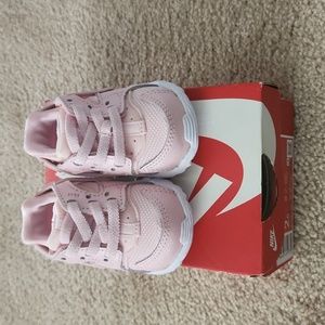 Nike Kids Sneakers in Pink and White